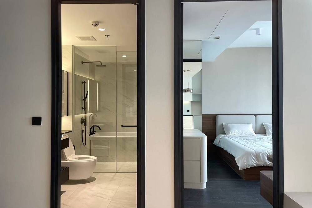 picture Sale with tenant ! Pet friendly ! North Facing, high floor 15+, Modern classic style! Code C20230104613..Tait Sathorn 12, 1 bed, 1 bath, Special Deal! - 9/10