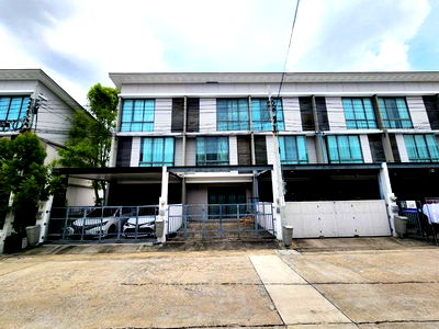 Townhouses for sale Lat Krabang : FOR SALE  TOWNHOUSE PROPERTY  3800000 BAHT.