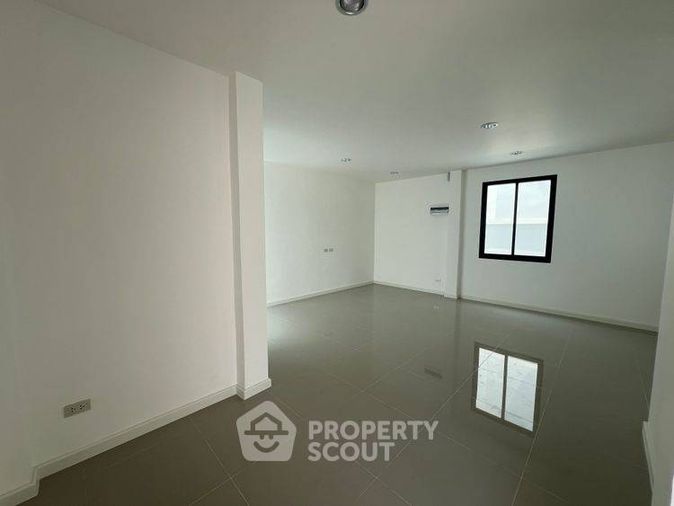 3-bed house for sale, 210 sqm, 66.2 sq wah, Thawi Watthana