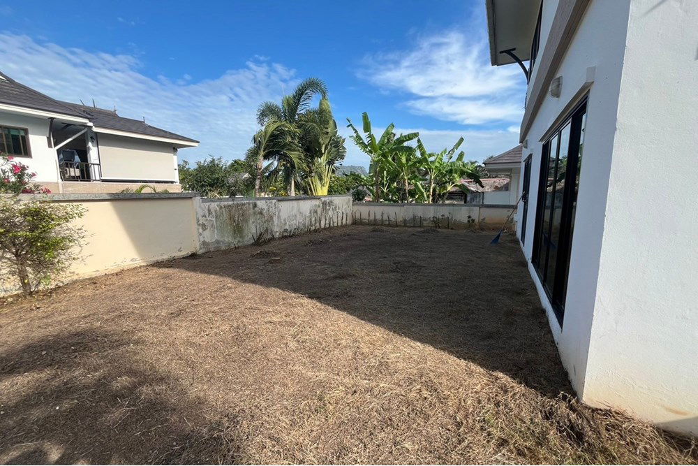 picture [920011003-100] Charming 3-BR Home with Pool in Hua Hin for Sale! - 100/119