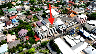 Office for sale Lat Phrao Road : Sell office building commercial district at Sutthisan Vinitchai Ratchada Road. Area 104 sq.w. Usable area 1,600 sq.m. 5 floors 1 Elevator 