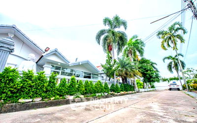 Houses for sale Chonburi : 5-BR Villa in Bang Sare (ID 2426522)