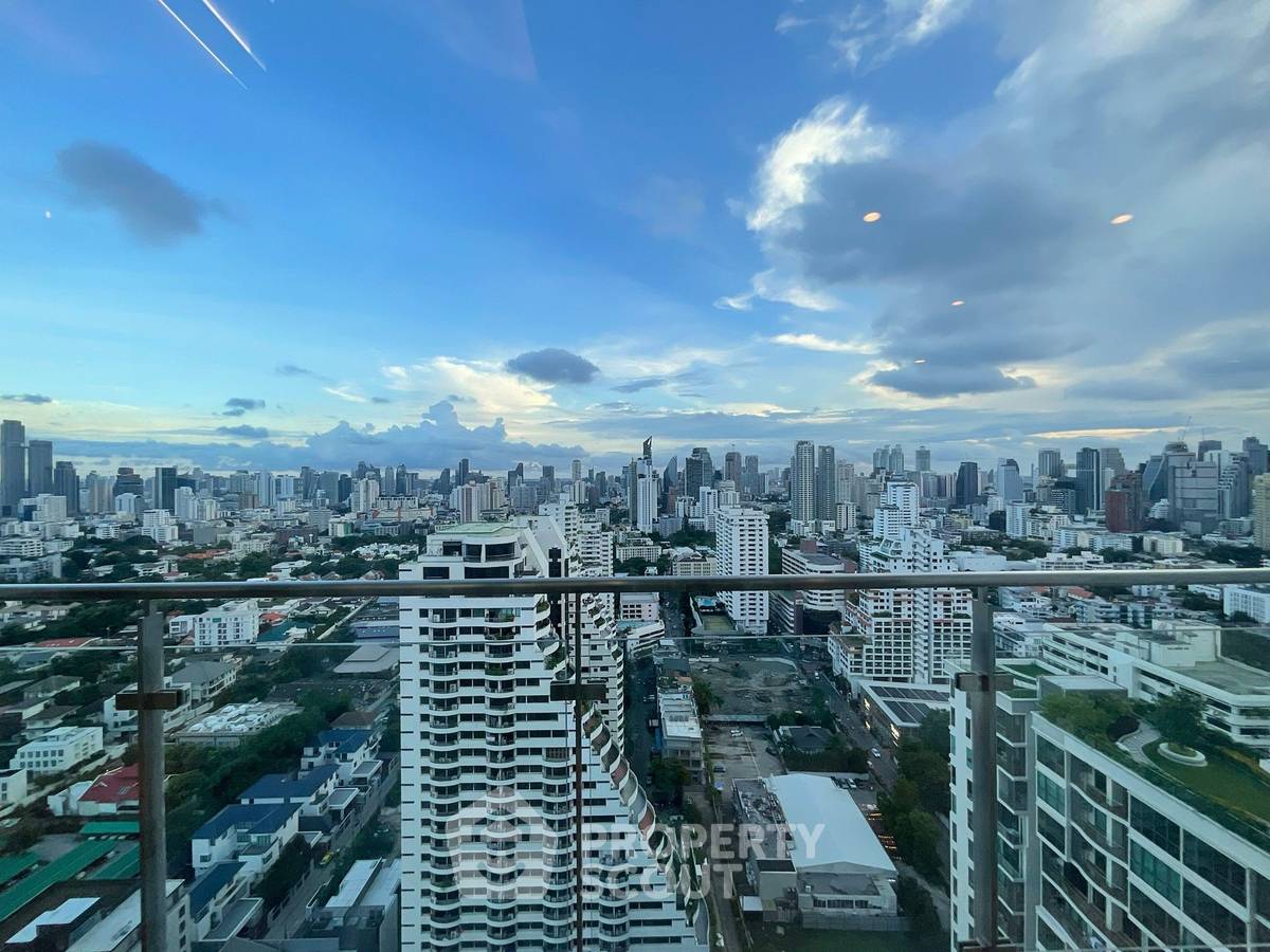 picture 3-BR Condo at Supalai Oriental Sukhumvit 39 near MRT Phetchaburi (ID 1711027) - 8/20