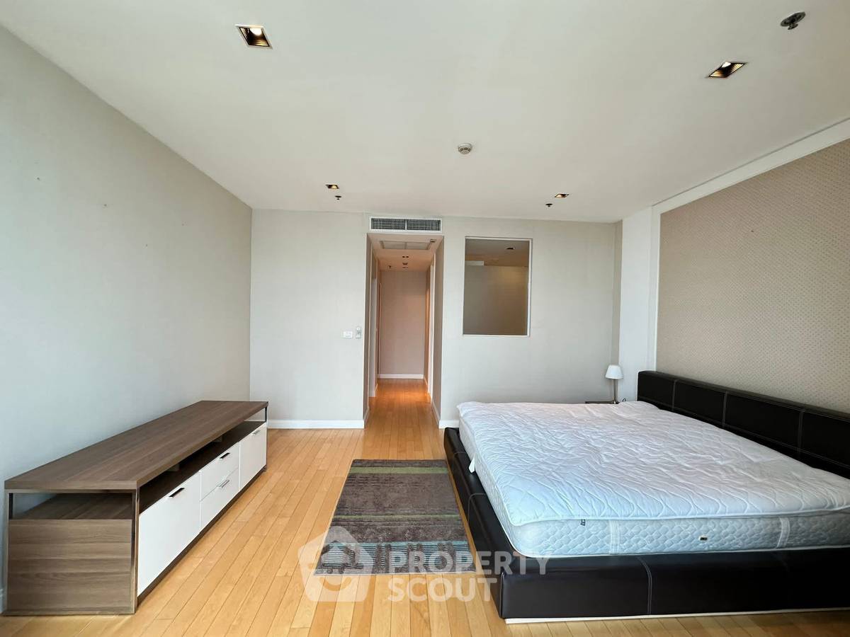 picture 3-BR Condo at Athenee Residence near BTS Phloen Chit (ID 2428721) - 10/19