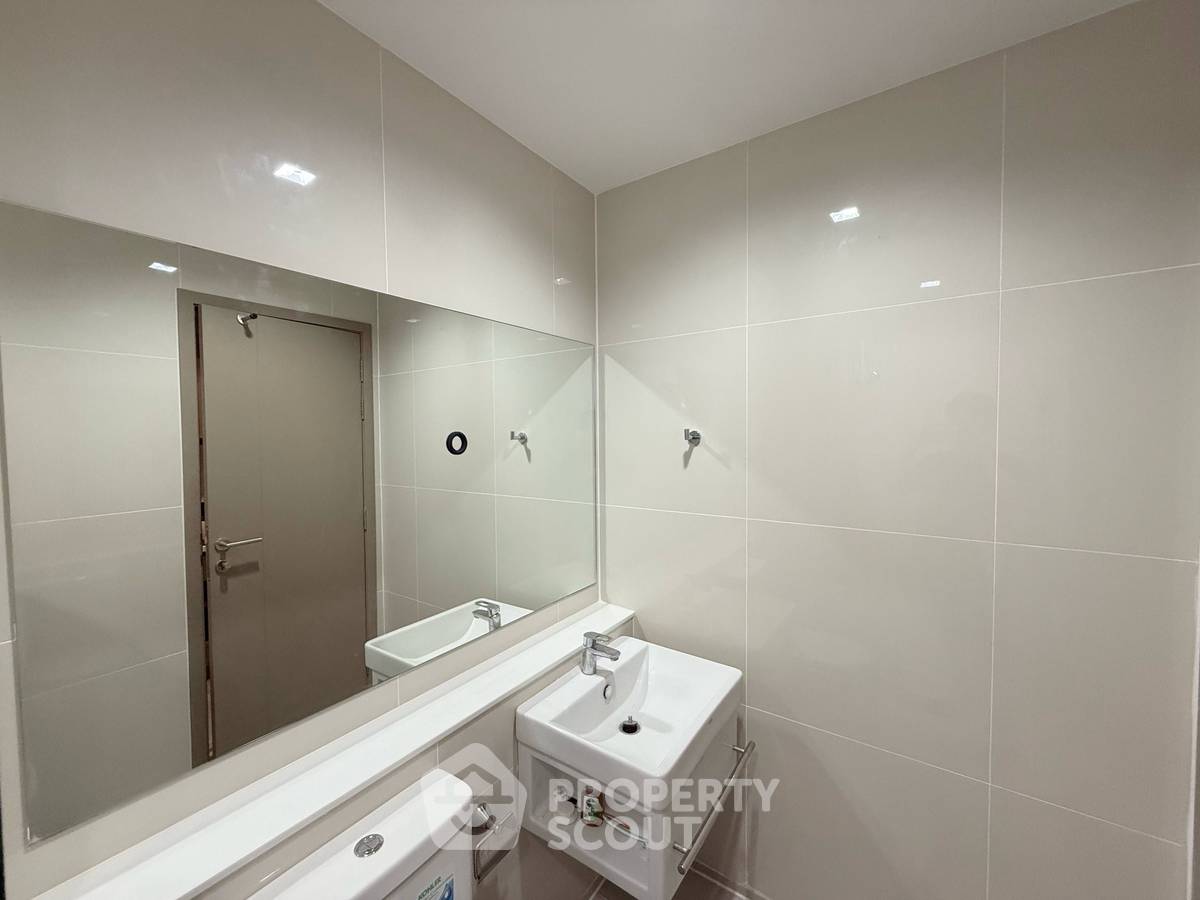 picture 1-BR Condo at Life Asoke - Rama 9 near MRT Phra Ram 9 (ID 2099360) - 4/8