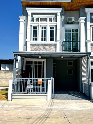 ทาวน์โฮมให้เช่า : ให้เช่าโกลเด้นทาวน์สาทร-กัลปพฤกษ์  หลังมุม  ใกล้ MRT บางหว้า 3.5 ก.ม