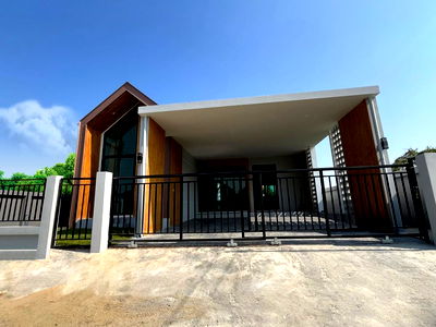 บ้านเดี่ยว วิทยาลัยเทคนิคกาญจนาภิเษกมหานคร : ขายบ้านเดี่ยวชั้นเดียว โครงการทริลเลียนเฮ้าส์ ( Trillion House ) บนพื้นที่ 50 ตรว. ซอยเชื่อมสัมพันธ์ 20 เขตหนองจอก ใกล้รถไฟฟ้าสายสีชมพู