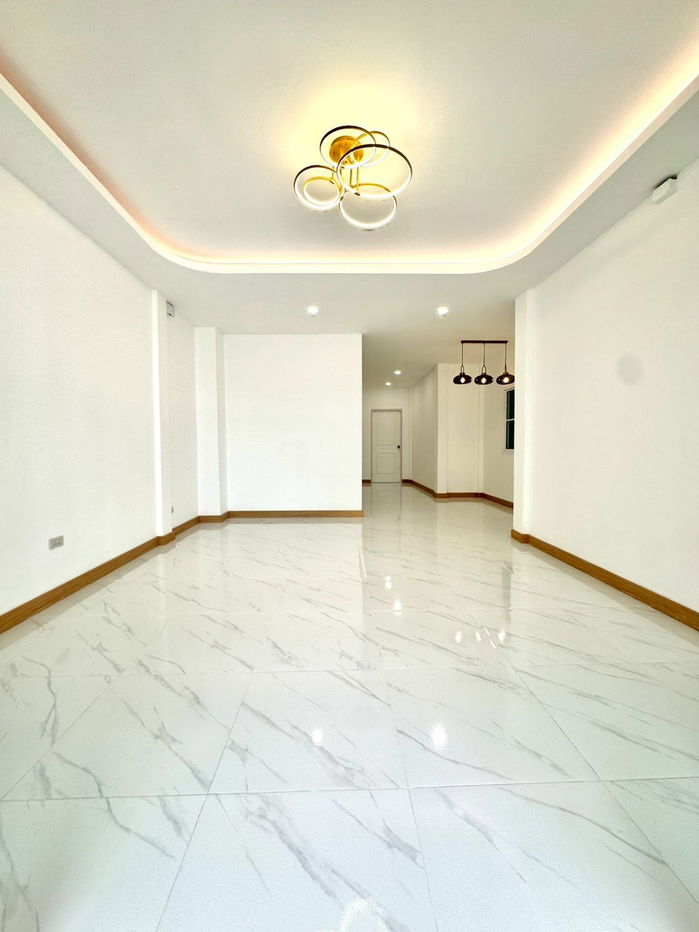 รูป ทาวน์เฮ้าส์ รีโนเวทใหม่ ทำเลดี ใกล้รถไฟฟ้า หมู่บ้าน ร่มทิพย์ ถนนหทัยราษฎร์33 บางชัน คลองสามวา พร้อมอยู่ - รูปที่ 8/20