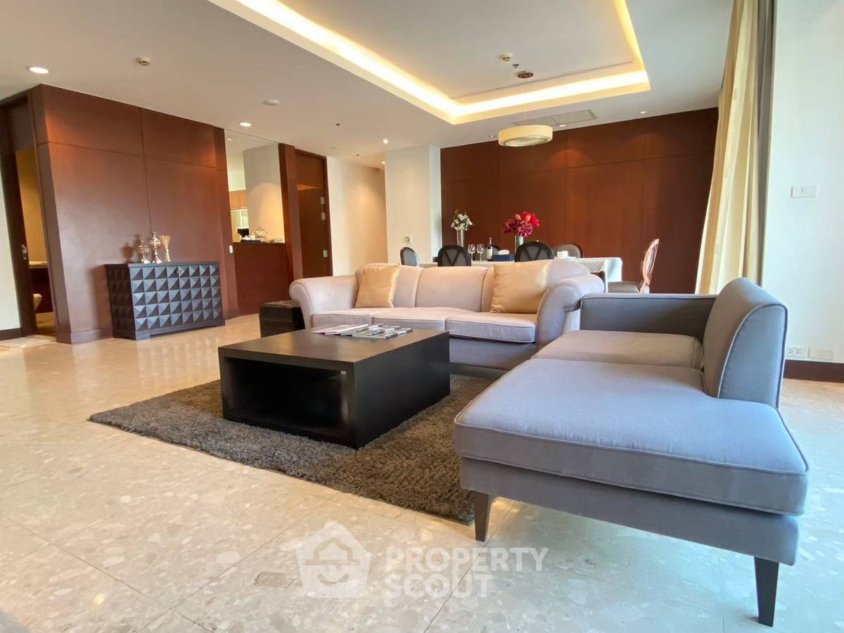 picture 3-BR Condo at Royal Residence Park near BTS Phloen Chit (ID 1989298) - 2/11