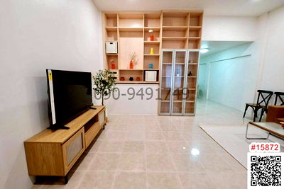 Townhouses for rent Soi Bearing (Sukhumvit 107) : Townhouse for rent, 3.5 floors, Happyland View Village, Soi Lasalle 32, beautifully decorated, ready to move in
