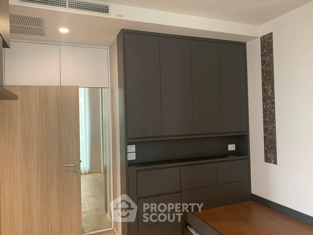 picture 3-BR Condo at Noble Ploenchit near BTS Phloen Chit (ID 1579862) - 2/9