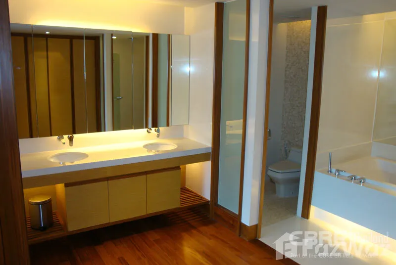 Luxury 4-Bedroom Seaview Residence Close to Naithon Beach for Sale 5868164 - image 5