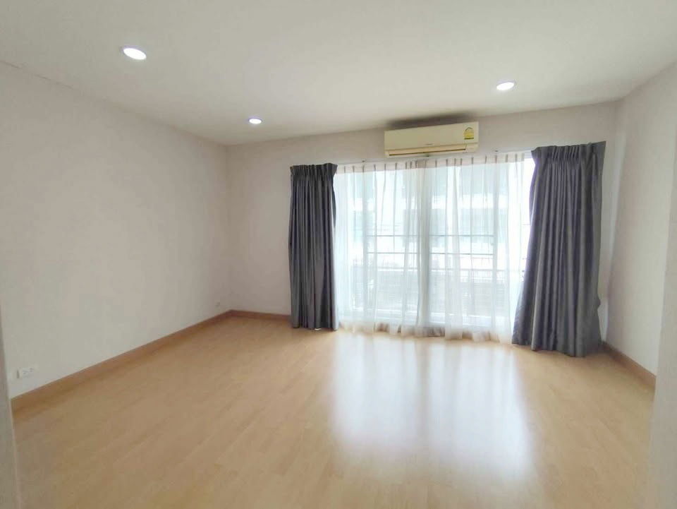 รูป บ้าน กลางเมือง ลาดพร้าว 87 เช่า ทาวน์โฮม 3 ชั้น 4ห้องนอน - รูปที่ 2/10