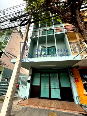 Shophouses for rent Siam Cement Group (SCG) Head Office : For Rent - Tenement house 3 storey with rooftop 2 bedroom 2 bathroom Close to MRT Tao Poon