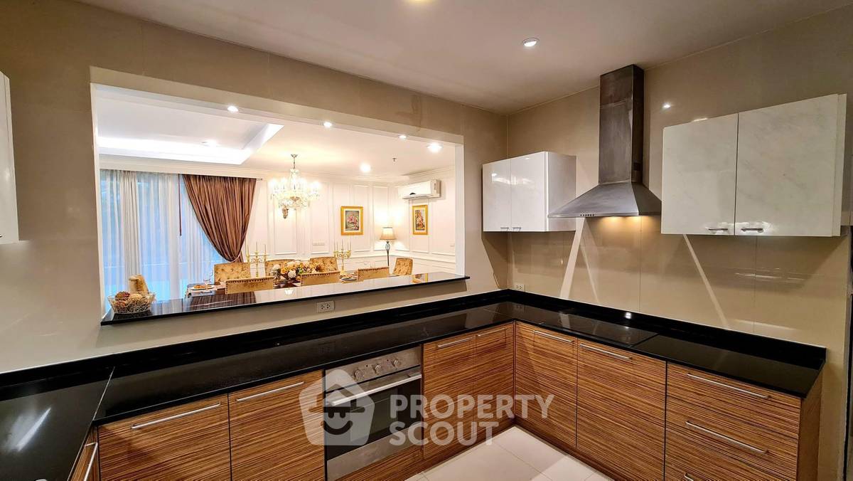 picture 5-BR Condo at Piyathip Place near BTS Phrom Phong (ID 2369150) - 8/25