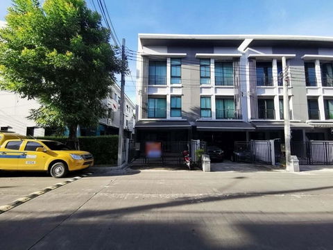 FOR SALE TOWNHOUSE PROPERTY 4492000 BAHT.