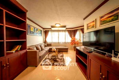 Condos for rent 700 Year Sports Arena Chiang Mai : 2-BR Condo at Hillside 3 Condominium close to Nimmanhaemin (ID 2335400)