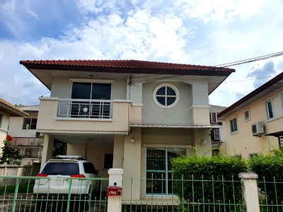 Houses for rent : house for rent, Chuan Chuen Village, On Nut, Sukhaphiban 2 Road, size 52 sq m. Rental price 45,000 baht/month 