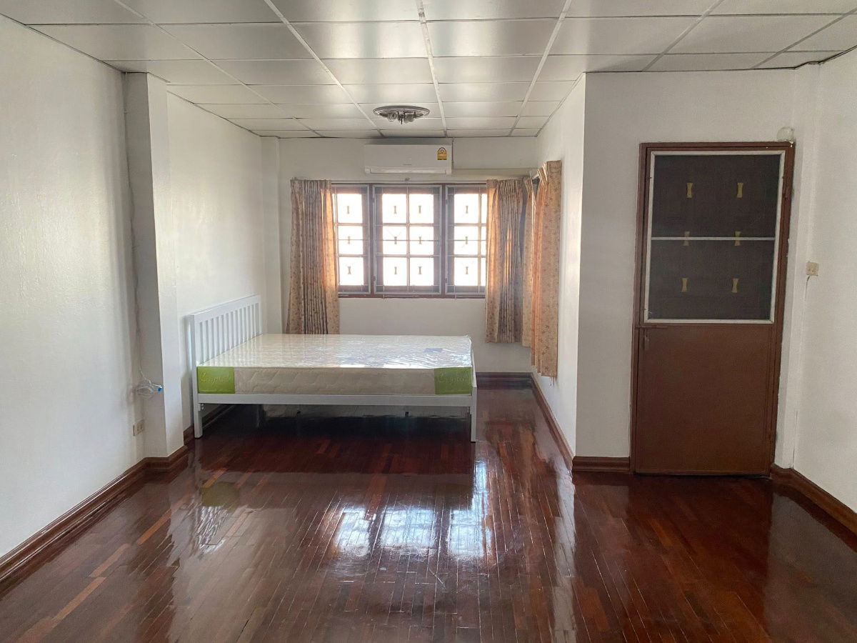 รูป ให้เช่าทาวน์เฮ้าส์ 3 ชั้น 4 ห้องนอน ลาดพร้าว 29 พร้อมอยู่ - รูปที่ 10/10