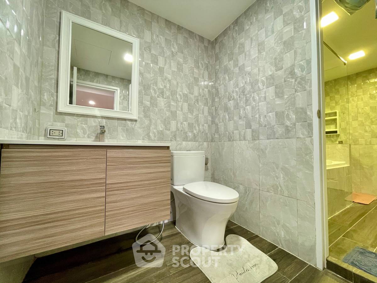 picture 2-BR Condo at Acadamia Grand Tower near BTS Phrom Phong (ID 2069686) - 11/15