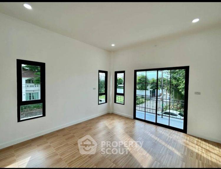 picture 4-BR House in Sala Thammasop (ID 2426370) - 14/17