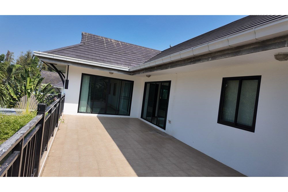 picture [920011003-100] Charming 3-BR Home with Pool in Hua Hin for Sale! - 45/119