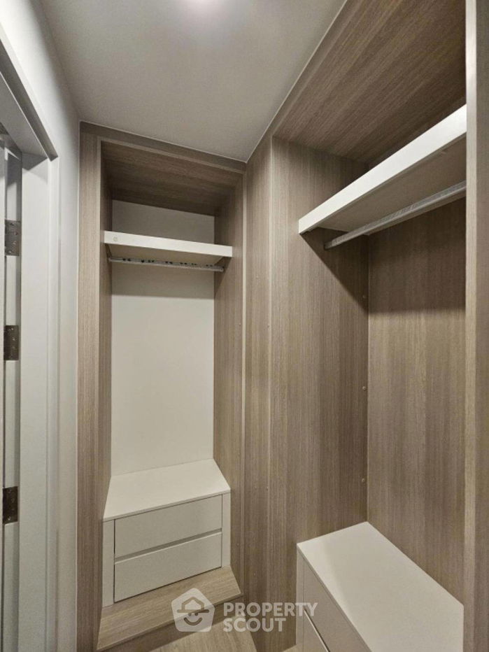 picture Studio Condo at Reference Sathorn-Wongwianyai near BTS Wongwian Yai (ID 1880744) - 8/26