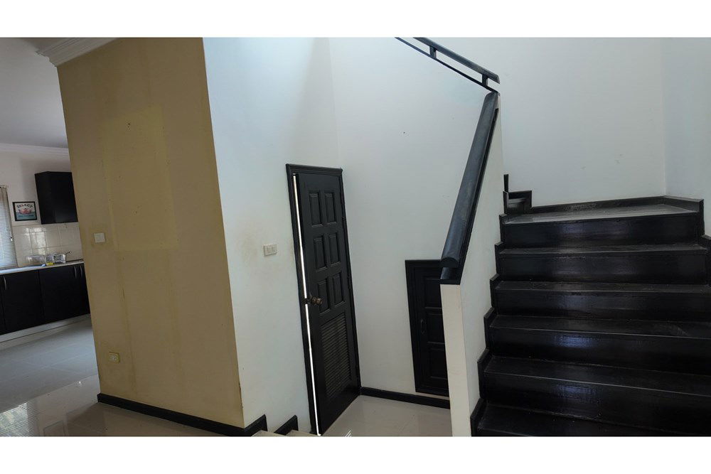 picture [920011003-100] Charming 3-BR Home with Pool in Hua Hin for Sale! - 3/119