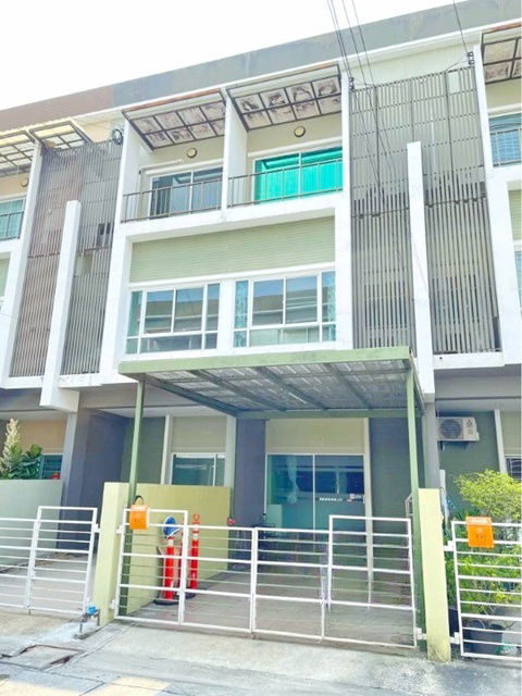 รูป เตรียมอุดมศึกษาน้อมเกล้า MRT สัมมากร 1 กม. ให้เช่าทาวน์โฮม 3 ชั้น พร้อมเฟอร์ฯ 204 ตร.ม.17 ตร.วา. 3 นอน 3 น้ำ ซ.รามคำแหง 140-146 - รูปที่ 3/8