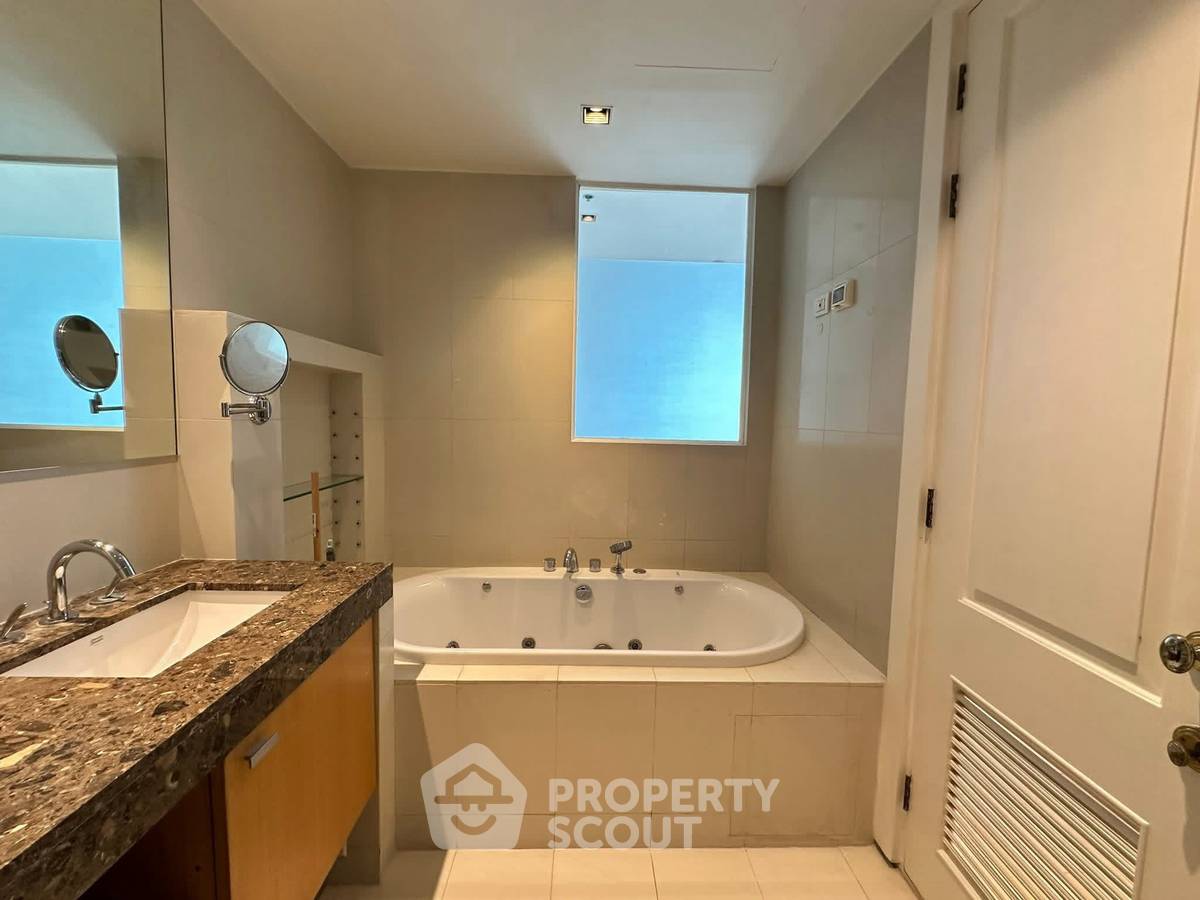 picture 3-BR Condo at Athenee Residence near BTS Phloen Chit (ID 2428721) - 11/19