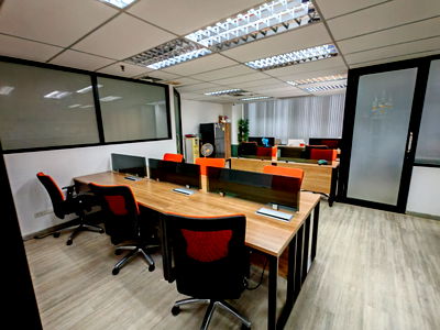 เช่าสำนักงาน ถนนดินแดง : รถไฟฟ้า พญาไท อยู่หน้าตึก Phayathai Plaza (พญาไท พลาซ่า)     ขนาด 117 ตรม