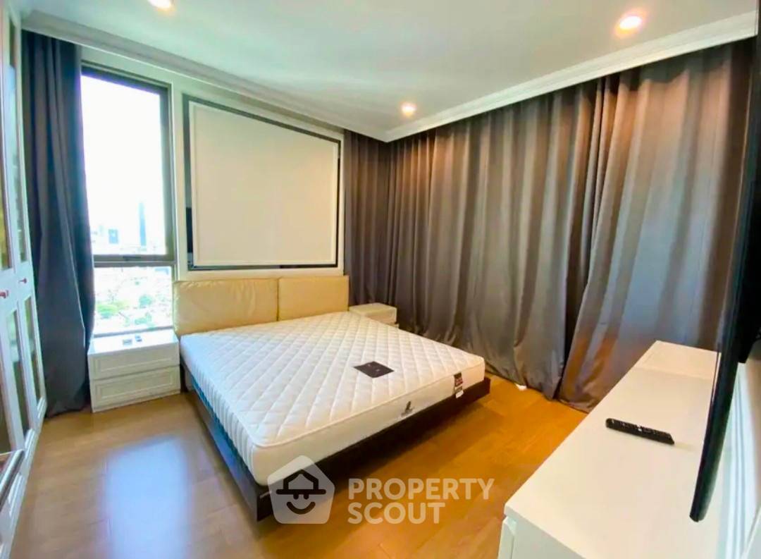 picture 3-BR Condo at Supalai Oriental Sukhumvit 39 near MRT Phetchaburi (ID 1440242) - 7/19