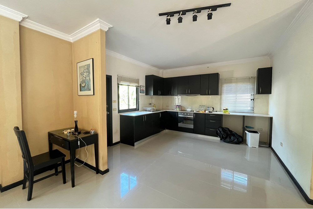 picture [920011003-100] Charming 3-BR Home with Pool in Hua Hin for Sale! - 101/119