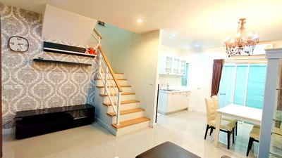 เช่าทาวน์โฮม ถนนพัฒนาการ : ให้เช่า ทาว์นเฮ้าส์ 2 ชั้น ทำเลทอง พัฒนาการ 38 ใกล้รถไฟฟ้า BTS สายสีเหลือง ,โรงเรียนนานาชาติ , ใกล้แอร์พอร์ตลิ้งค์ 