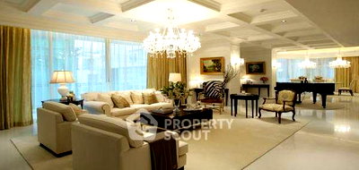 Condos for rent BTS Phrom Phong : 4-BR Condo at Royce Private Residences near MRT Sukhumvit (ID 2067621)