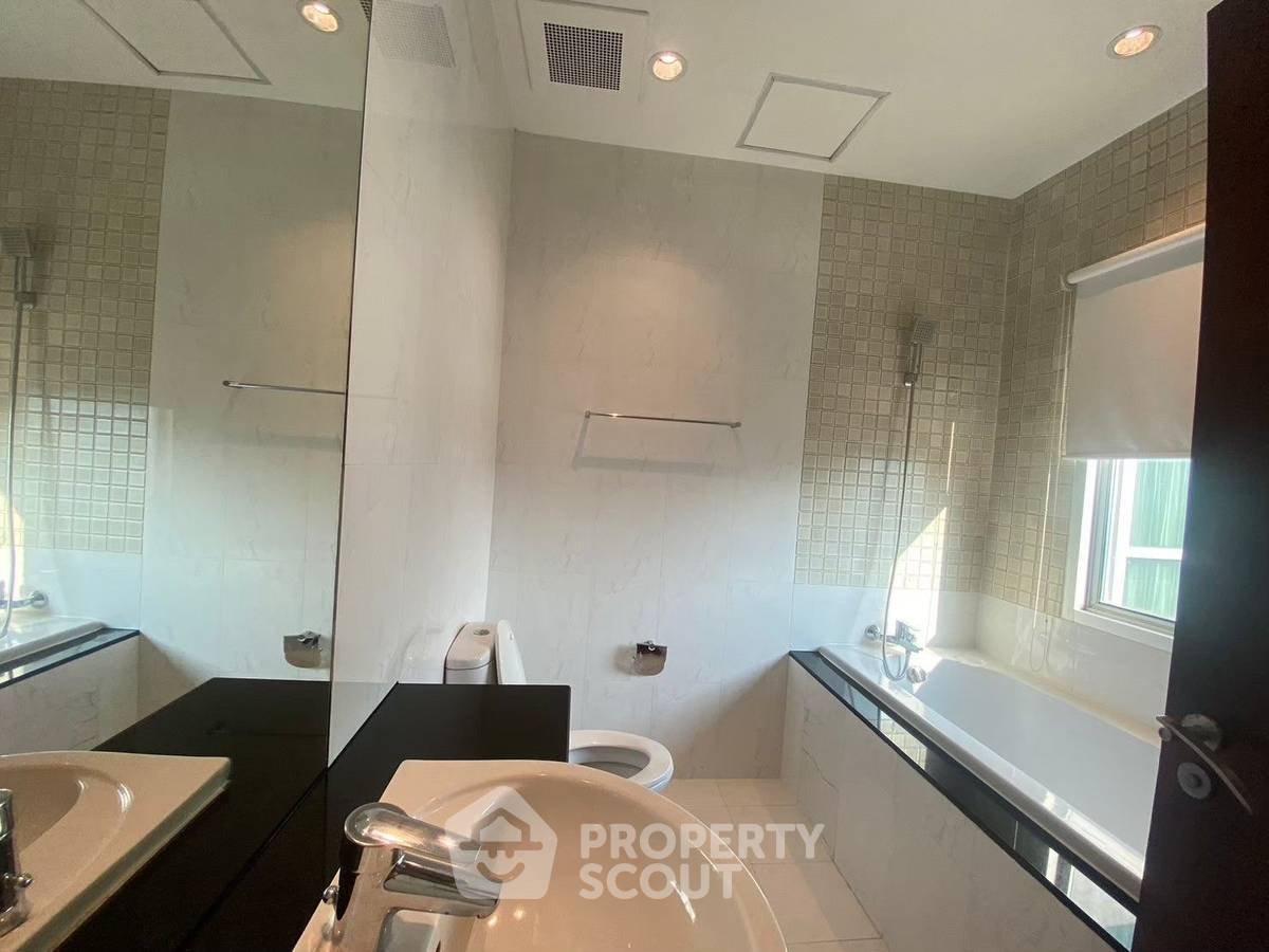 picture 3-BR Condo at Royal Residence Park near BTS Phloen Chit (ID 1989298) - 8/11