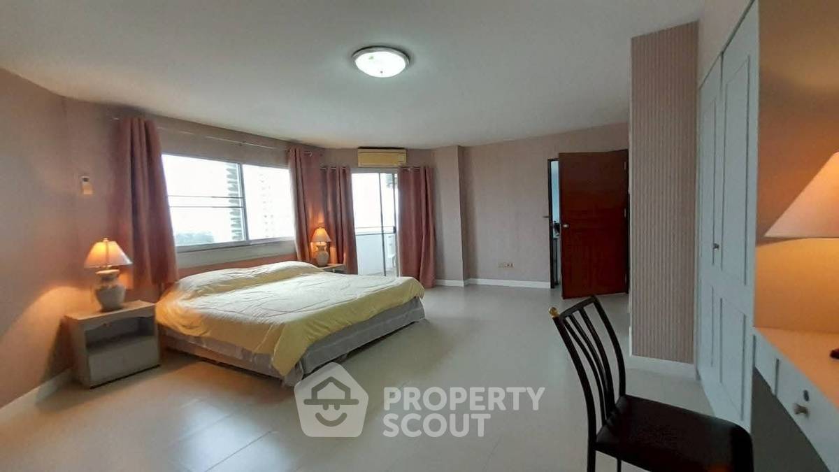 picture 1-BR Condo at Grand View Condo close to Baan Amphur (ID 2427929) - 10/15