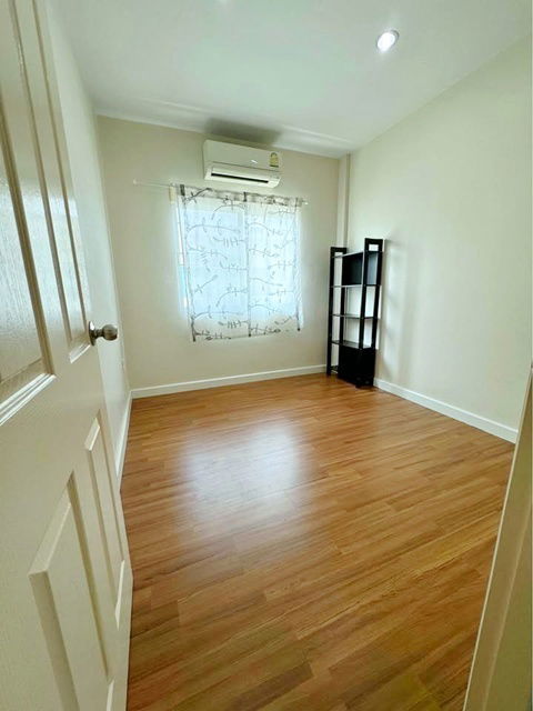 รูป ซ.รามคำแหง 140-146 เตรียมอุดมศึกษาน้อมเกล้า MRT สัมมากร 1 กม. ให้เช่าทาวน์โฮม 3 ชั้น พร้อมเฟอร์ฯ 204 ตร.ม.17 ตร.วา. 3 นอน 3 น้ำ - รูปที่ 7/8