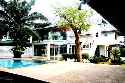 Houses for rent Bang Lamung Chonburi : [920471016-166] Phoenix Golf - Luxury - Renovated pool 4 BR villa with a 800 sqm land!