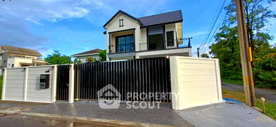 Houses for sale Phutthamonthon Sai 3 Road  : 4-BR House in Sala Thammasop (ID 2426370)