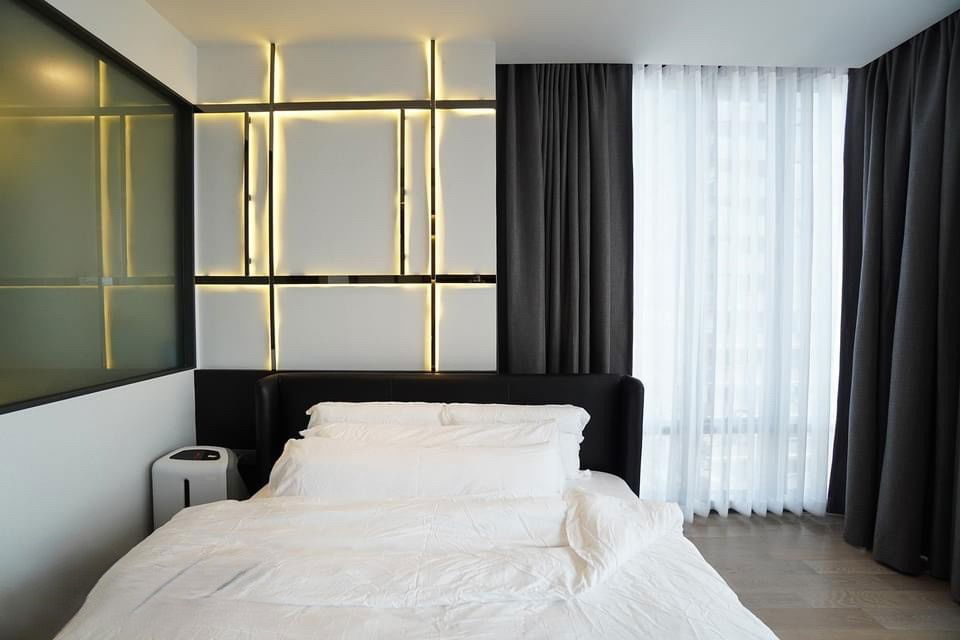 picture Ashton Silom【𝐑𝐄𝐍𝐓】🔥Cool and classy, dark tones, neat built-in furniture🔥 Contact Line ID: @hacondo - 1/6