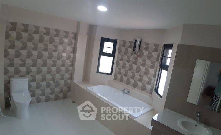 picture 5-BR Villa in San Phisuea (ID 2427602) - 3/15