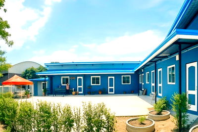 Houses for rent Liab Klong Sam Road Pathum Thani : for rent with office 3rai Rangsit Khlong3 PhiYa's shop crowded 3km. Chumphon Market 1.2 km.7bed 7bah