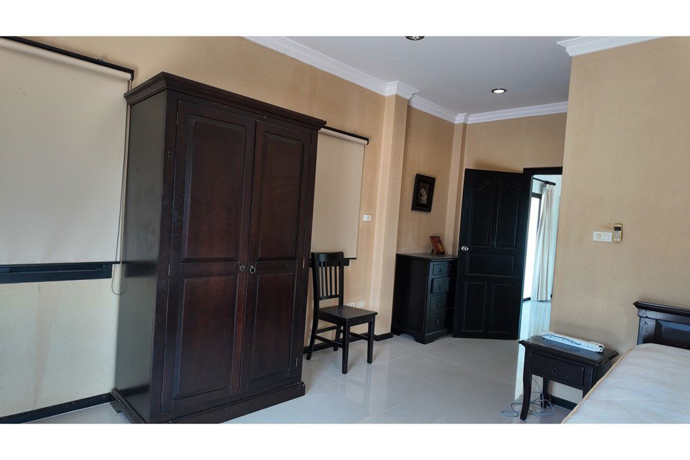 picture [920011003-100] Charming 3-BR Home with Pool in Hua Hin for Sale! - 29/119
