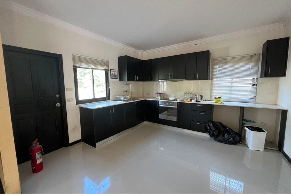 picture [920011003-100] Charming 3-BR Home with Pool in Hua Hin for Sale! - 102/119