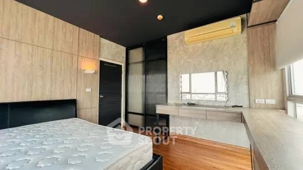 picture 1-BR Condo at Hive Taksin near BTS Wongwian Yai (ID 2317345) - 12/16