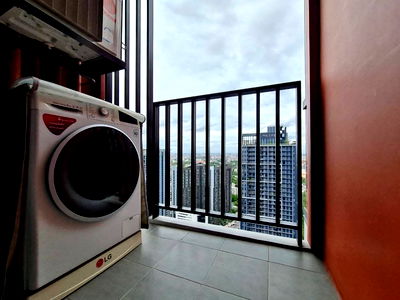 Condos for rent : The base garden rama9 Airport link ramkhamhaeng 700 m.