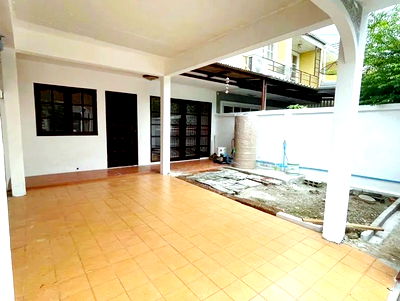 เช่าทาวน์โฮม เขตบึงกุ่ม : ถ.เลียบด่วนเอกมัย-รามอินทรา MRT วัชรพล 1.7 กม. ให้เช่าทาวน์เฮ้าส์ 2 ชั้น 28 ตร.ว. 230 ตร.ม. ติดถนนนวลจันทร์ 3 นอน 2 น้ำ