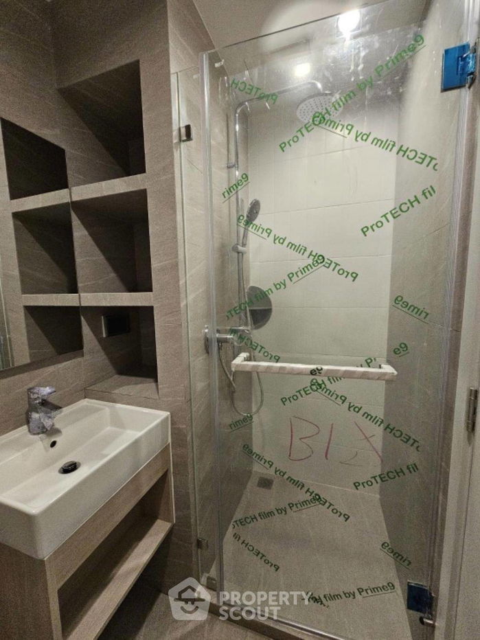 picture Studio Condo at Reference Sathorn-Wongwianyai near BTS Wongwian Yai (ID 1880744) - 10/26