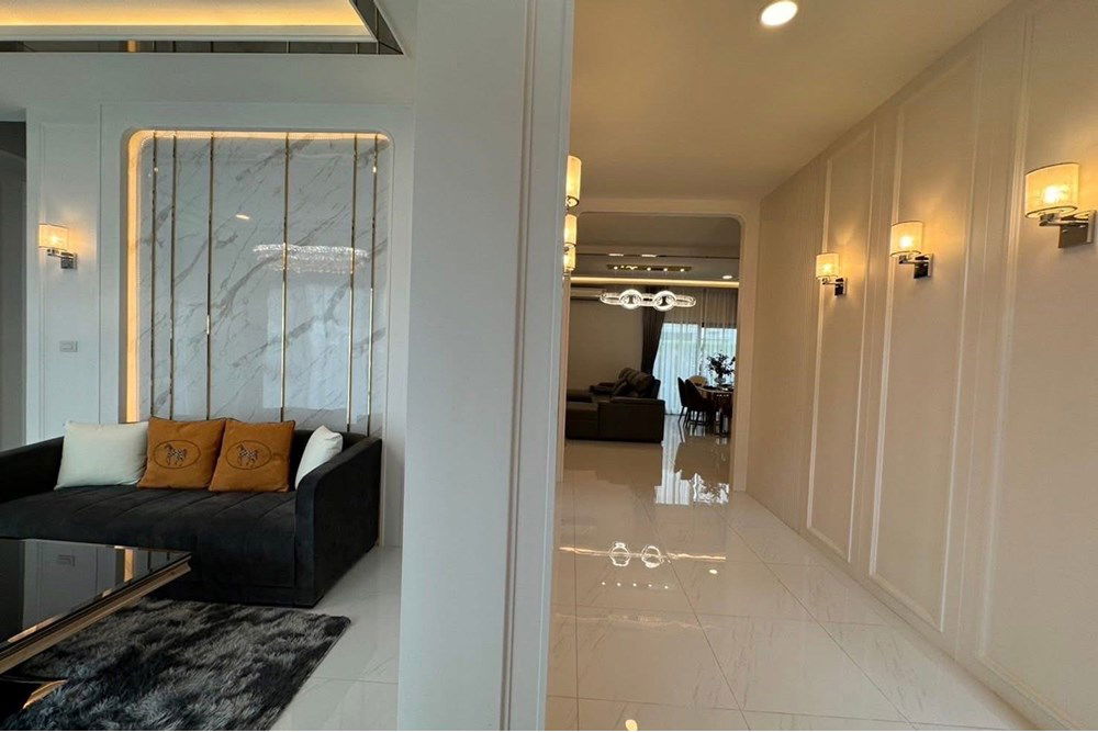 รูป [920071088-25] "Luxury Home in Bang Phli: Modern Living Awaits" - รูปที่ 3/11